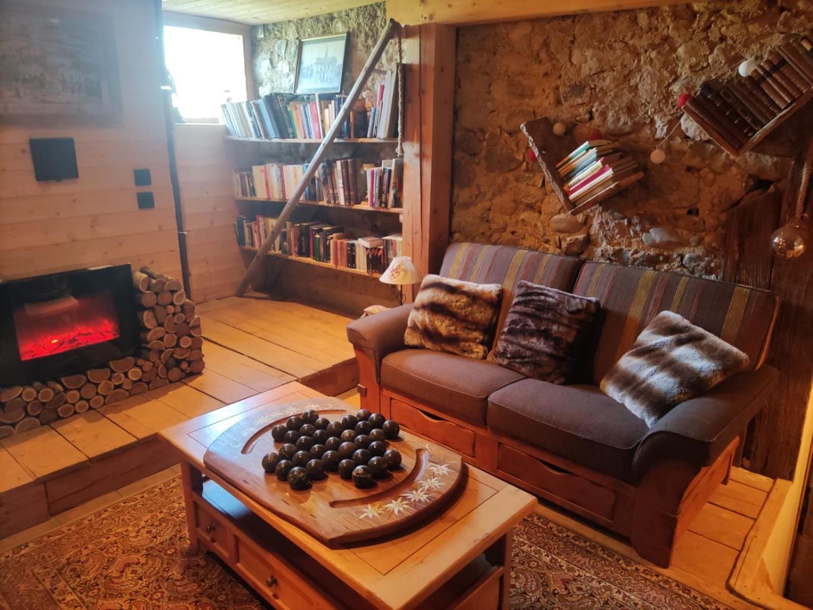 La Chambre Savoyarde Chez Les Garcons Saint-Paul-sur-Yenne 외부 사진